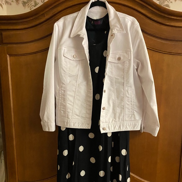 Sleeveless for summer - Picture 2 of 3